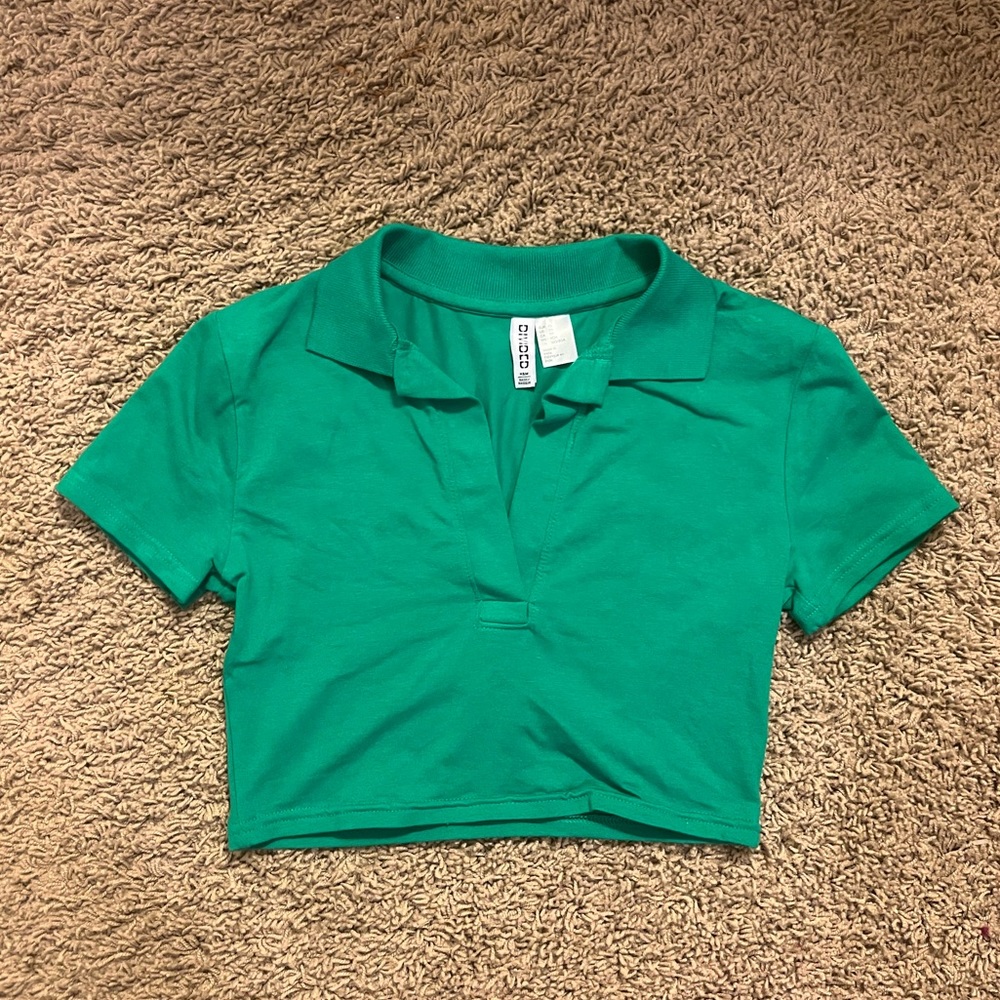 H&M green crop top, worn only a few times. Size XS
